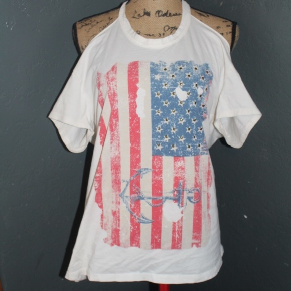 Daytrip Tops - |DAYTRIP| Cold Shoulder Top Size S